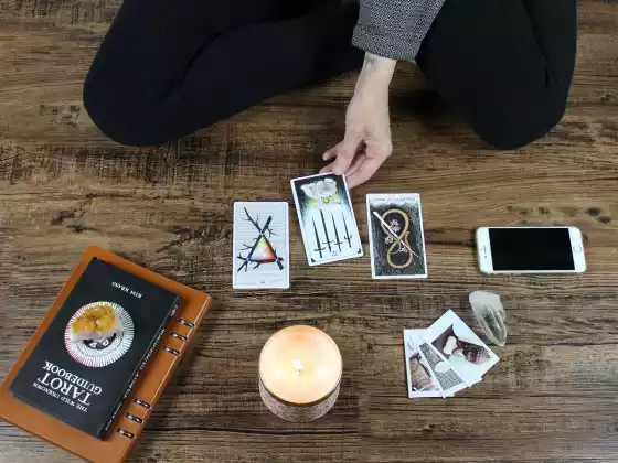Full Moon in Libra Tarot Reading