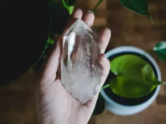 Crystal Healing Techniques: Foundations & Meditations